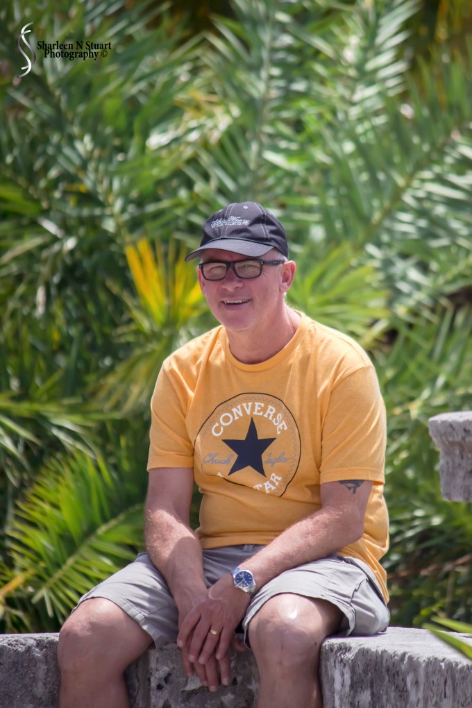 Kevin, tired of waiting for us, took a break on the edge of the wall.